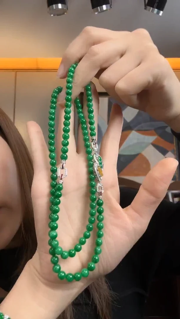 颈饰18K金镶嵌翡翠622玉珠一条