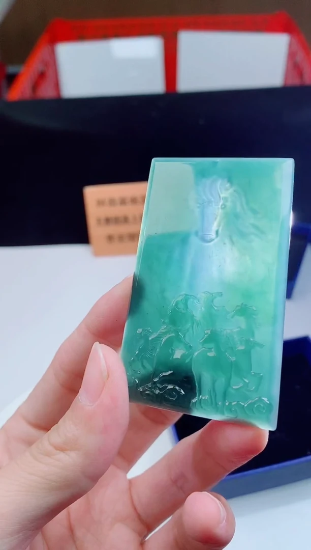 颈饰未镶嵌翡翠   ·