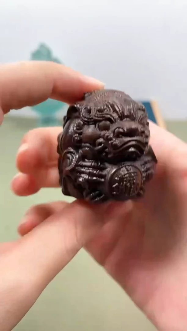破布木（黑柿木）木头款黑柿木雕刻戏球貔貅手把件