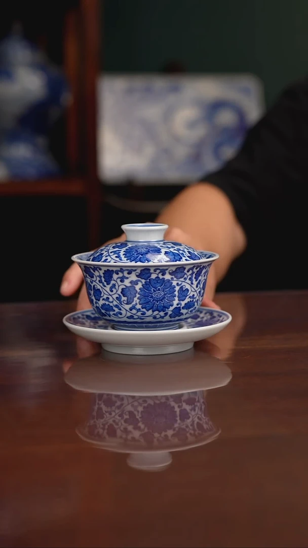 柴窑青花缠枝盖碗