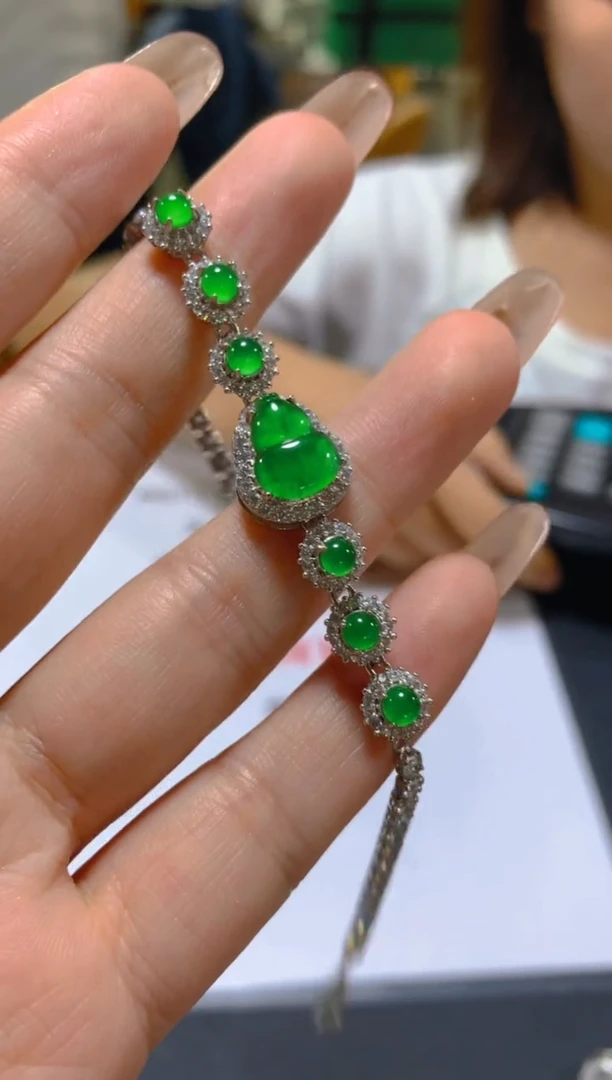 未镶嵌手链翡翠多样性发一