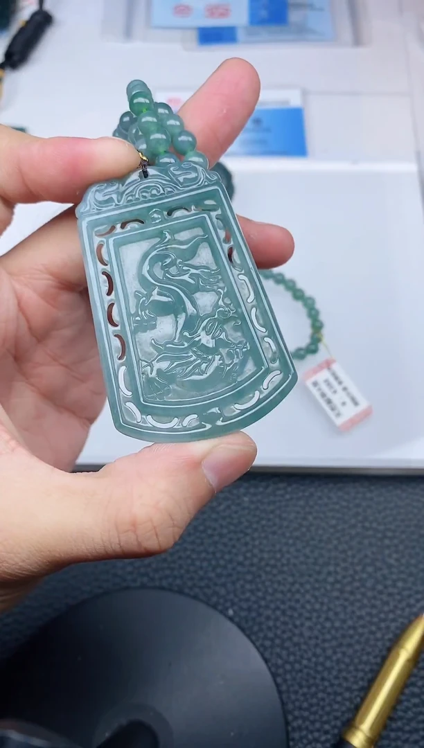 颈饰未镶嵌翡翠