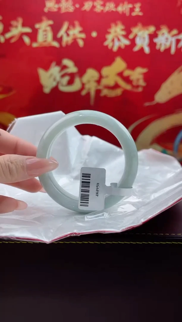 【闪购商品】翡翠手镯未镶嵌8翡翠手镯（微瑕）