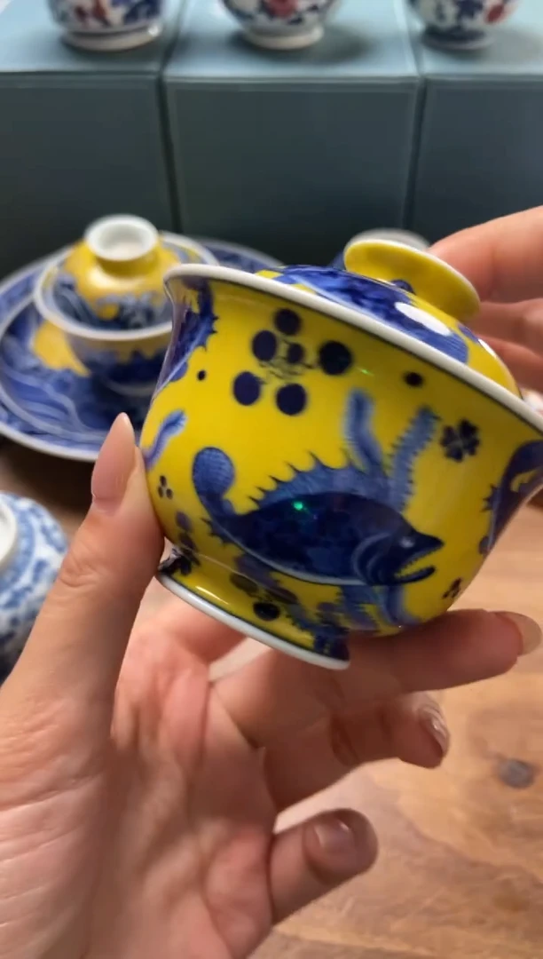 杯水造黄釉 和为贵盖碗