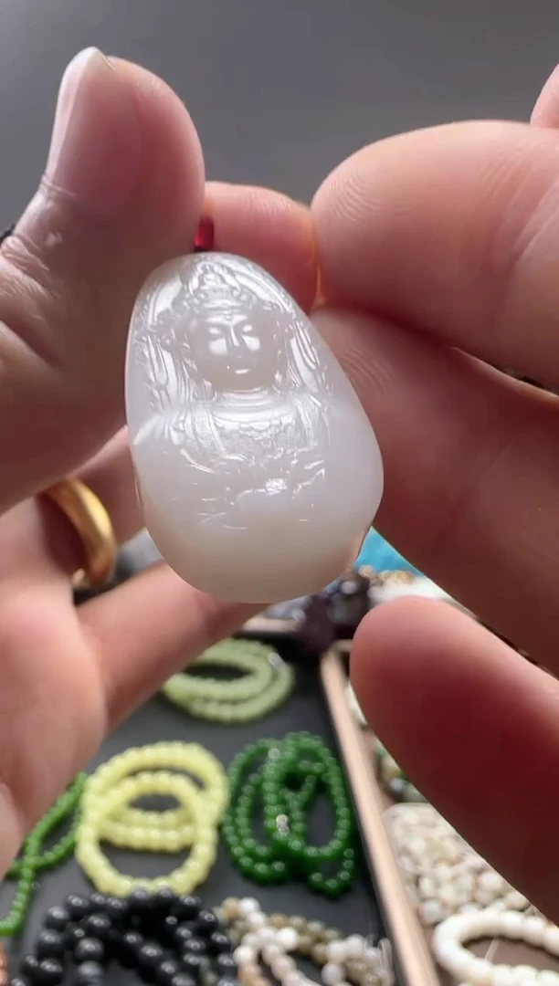 和田玉未镶嵌颈饰1