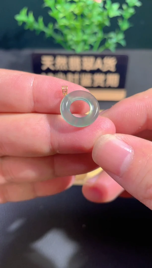 颈饰18K金镶嵌翡翠翡翠