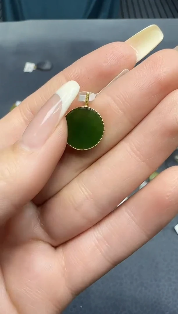 【闪购商品】和田玉挂件18K金镶嵌1