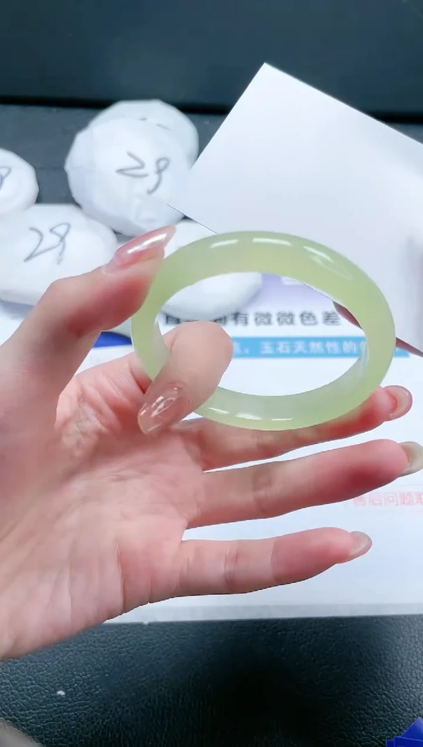 【闪购商品】石英质玉手镯未镶嵌17J100-53