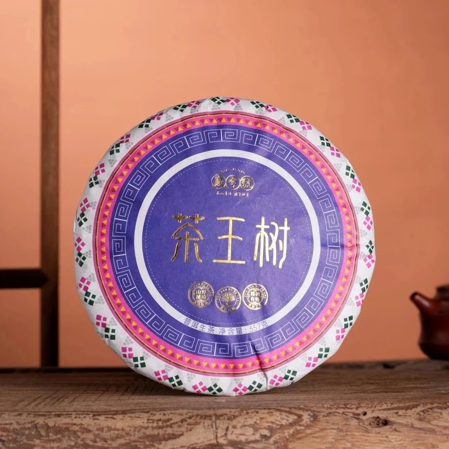 2017年巅字号茶王树普洱生茶357g