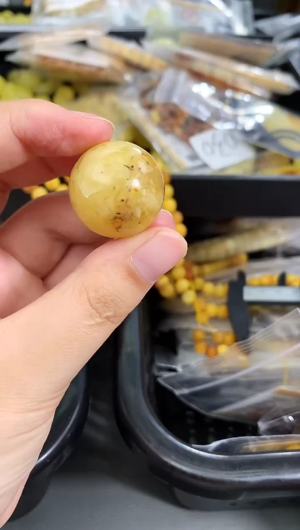 未镶嵌琥珀珠宝奇石168