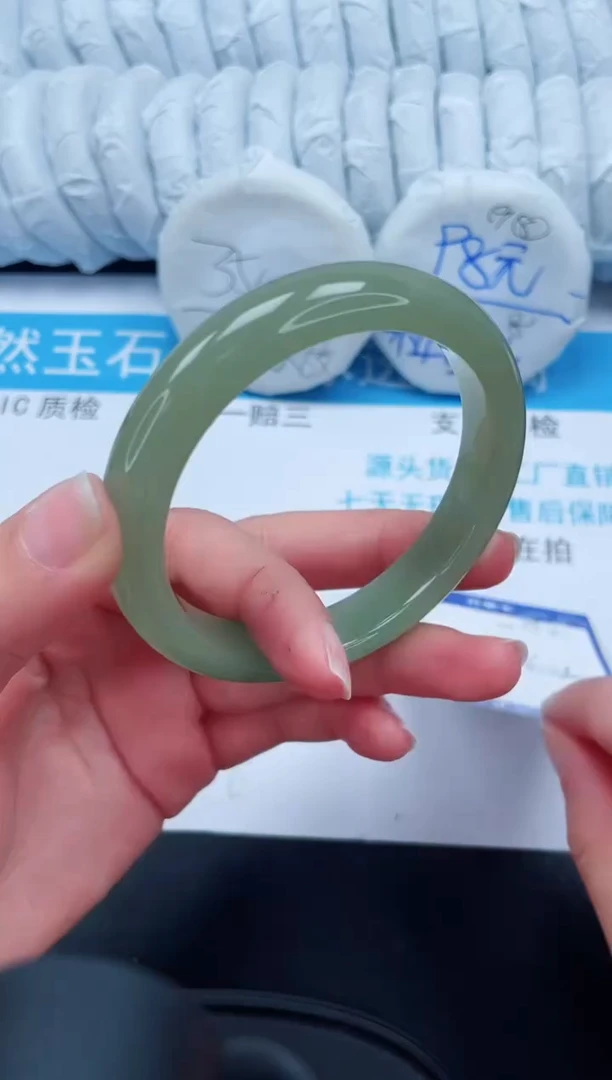 【闪购商品】石英质玉手镯未镶嵌182-60.6