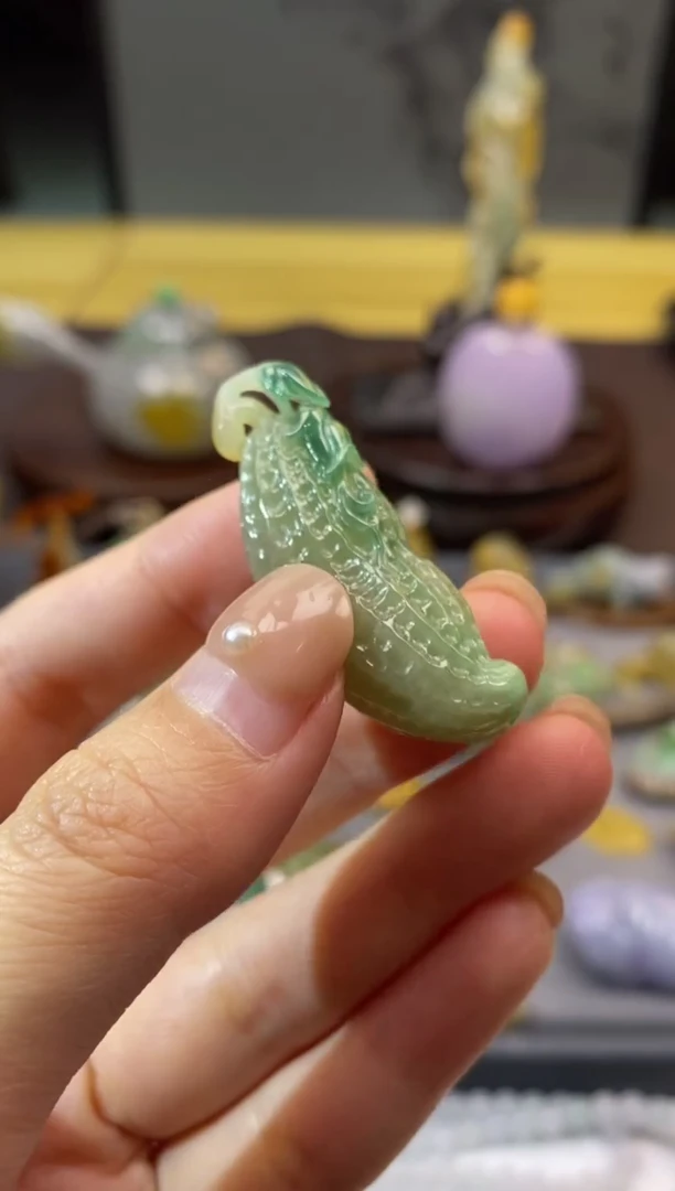 翡翠未镶嵌颈饰翡翠花生