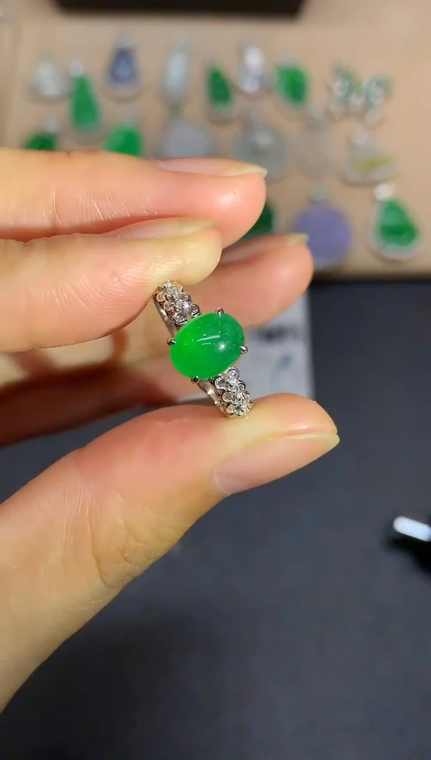 18K金镶嵌戒指翡翠蛋面【无服务费