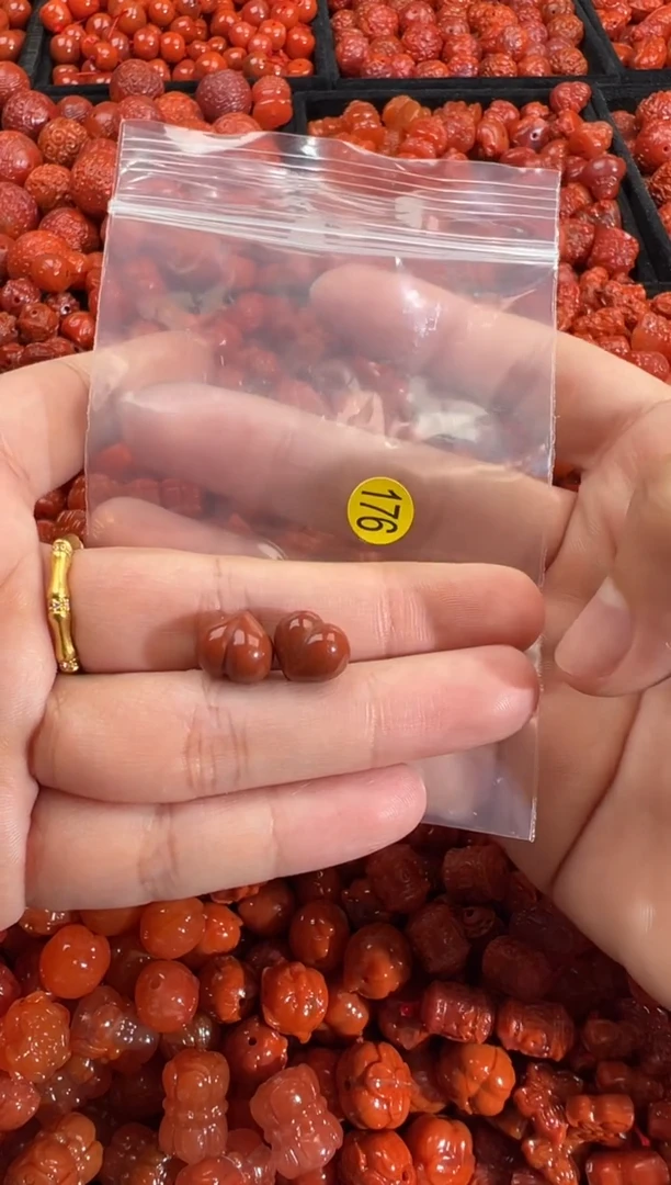 南红玛瑙未镶嵌颈饰1