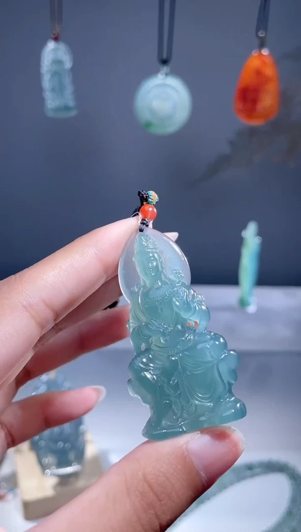 翡翠未镶嵌颈饰观音自在