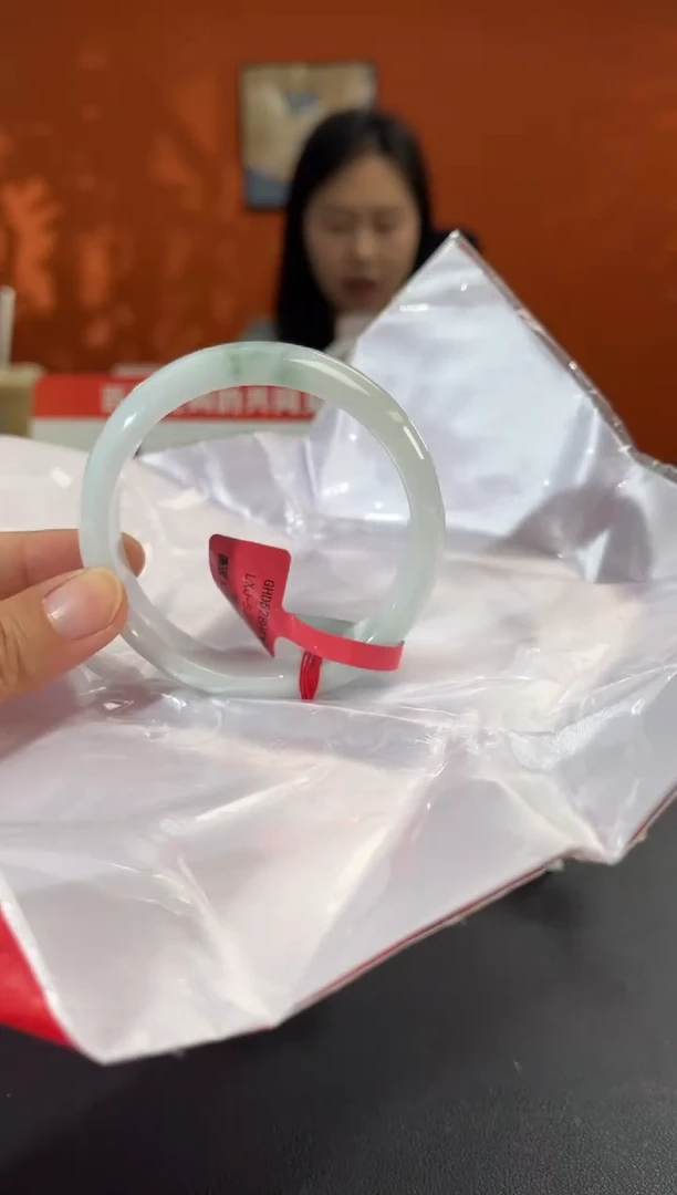 未镶嵌手镯翡翠9        圈口56