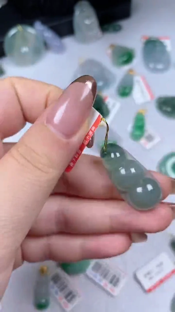 吊坠(不含链)未镶嵌翡翠天然a货翡翠