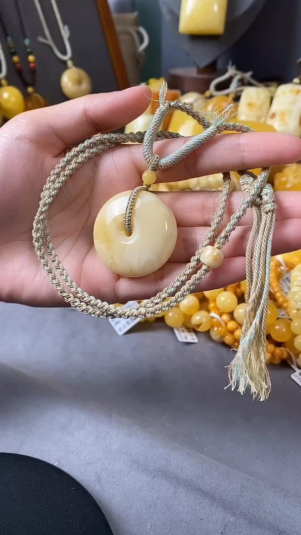 裸石琥珀未镶嵌平安扣