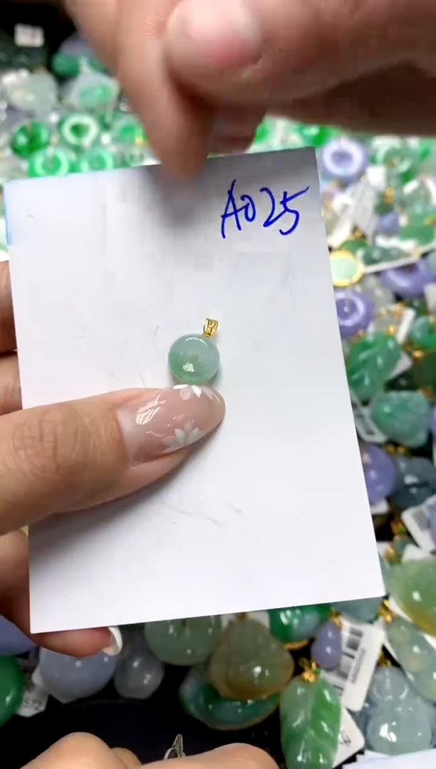 【闪购商品】翡翠颈饰18K金镶嵌1111111111111