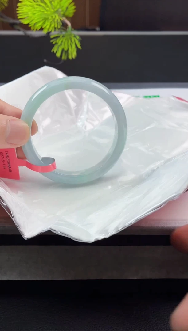 翡翠手镯未镶嵌纯天然A货翡翠手镯