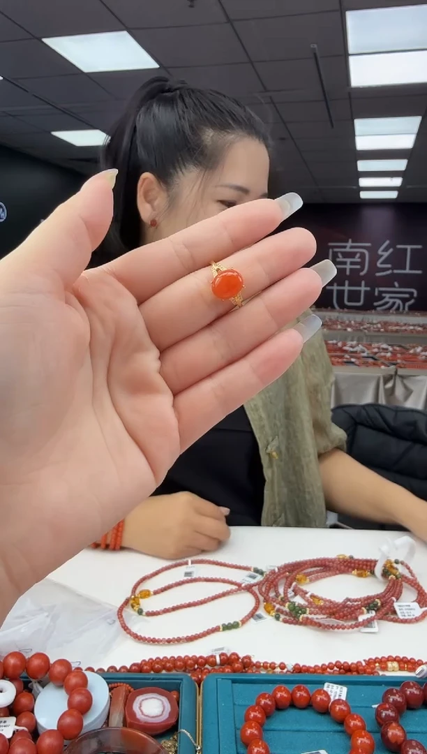 银S925镶嵌戒指南红玛瑙多样发其一/92200645