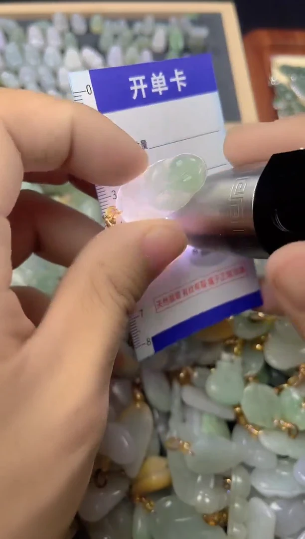 颈饰未镶嵌翡翠天然A货翡翠