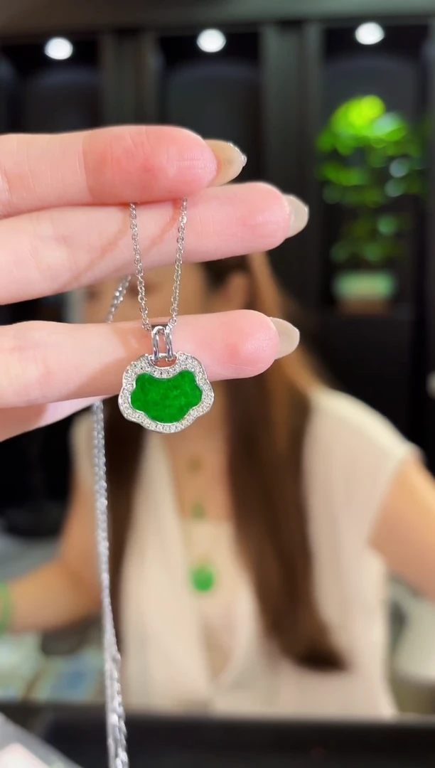 翡翠未镶嵌吊坠(赠链)缅料A货/多样性发货/一件