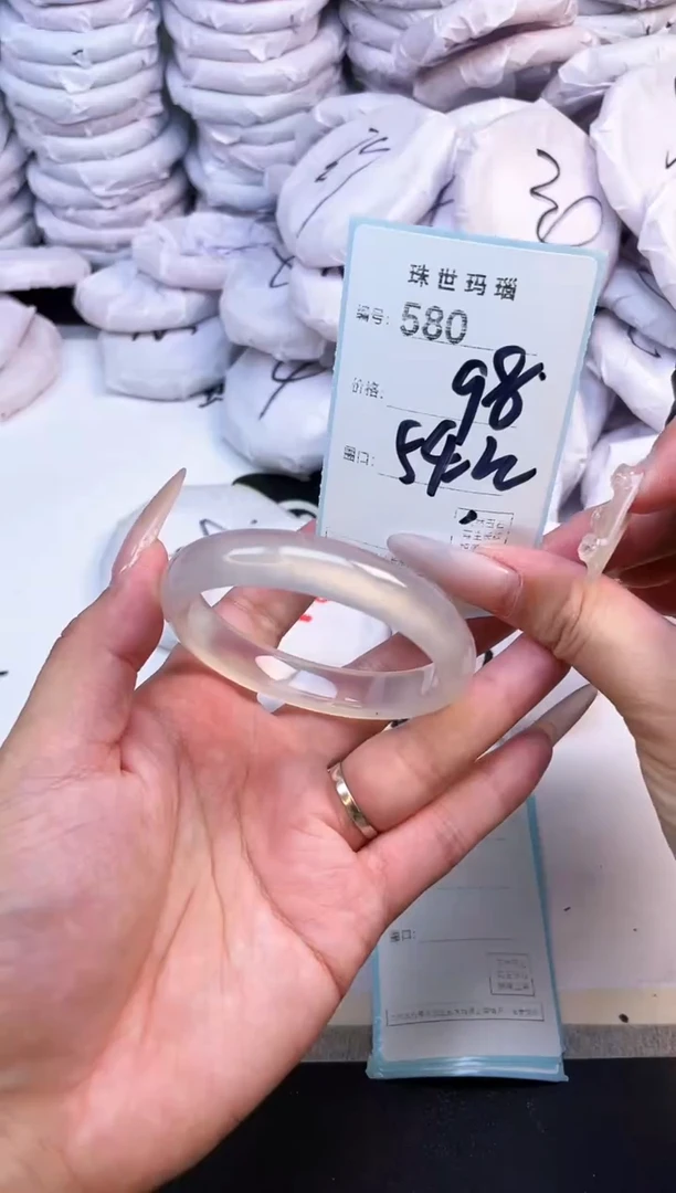 玛瑙/玉髓手镯未镶嵌580