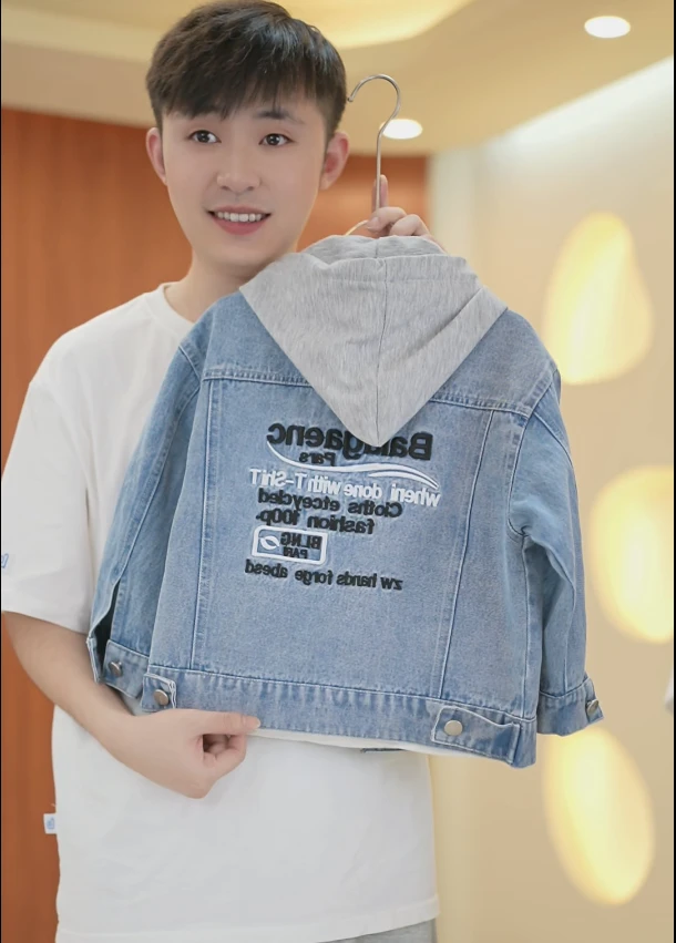 ⼉童春秋装2025新款⼉童连帽外套⽜仔男童洋⽓⼩童⼉童外套洋⽓