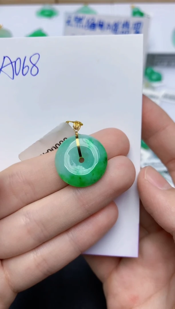 翡翠18K金镶嵌颈饰0000000000