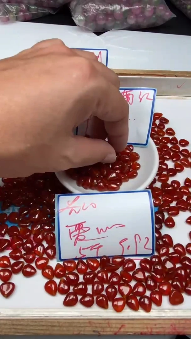 南红玛瑙散珠未镶嵌B577 冰柿子南红 爱心5个9.9元