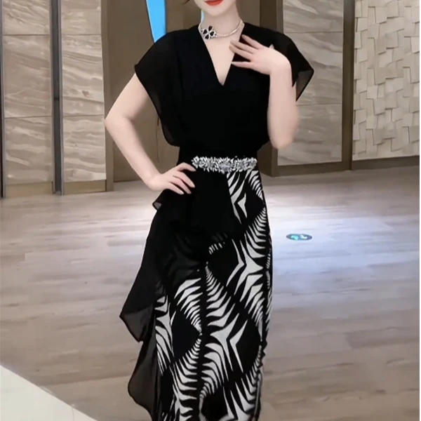 夏季拼接时尚披肩袖连衣裙设计感赫本风修身气质洋气