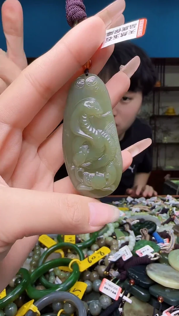 颈饰未镶嵌和田玉1