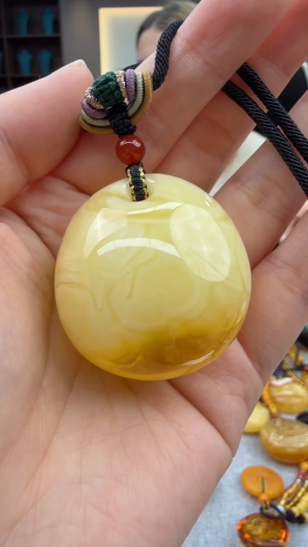 未镶嵌颈饰琥珀177秒拍号 假一罚三