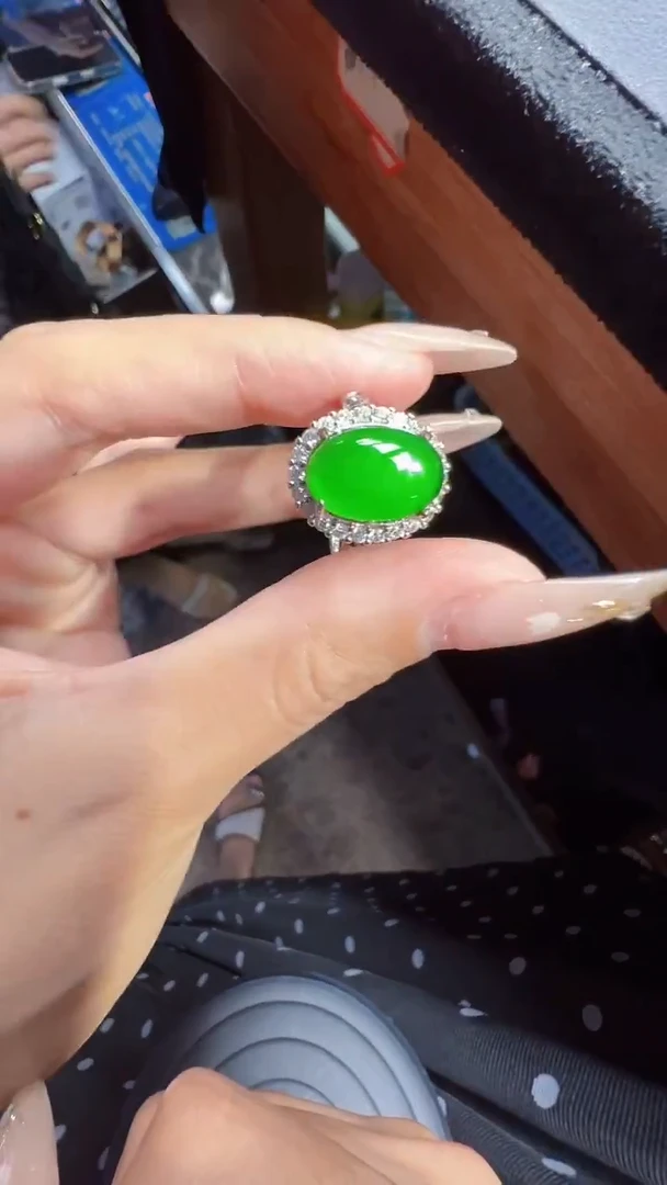 未镶嵌定制翡翠翡翠A货有轻微色差属于正常现象，戒指多样性发货1