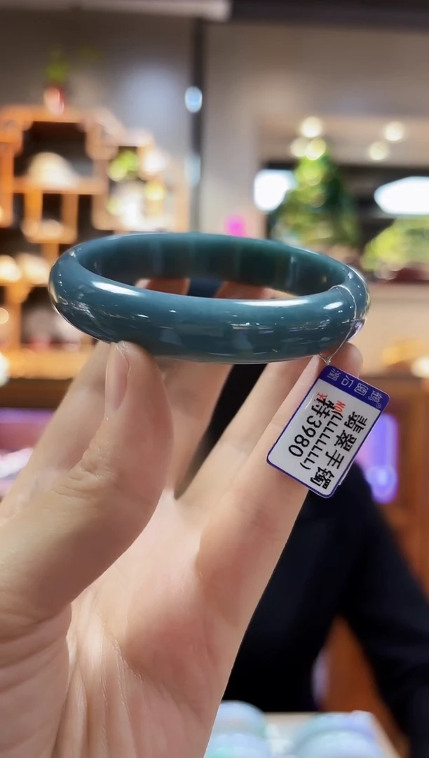 【闪购商品】翡翠颈饰未镶嵌58手镯