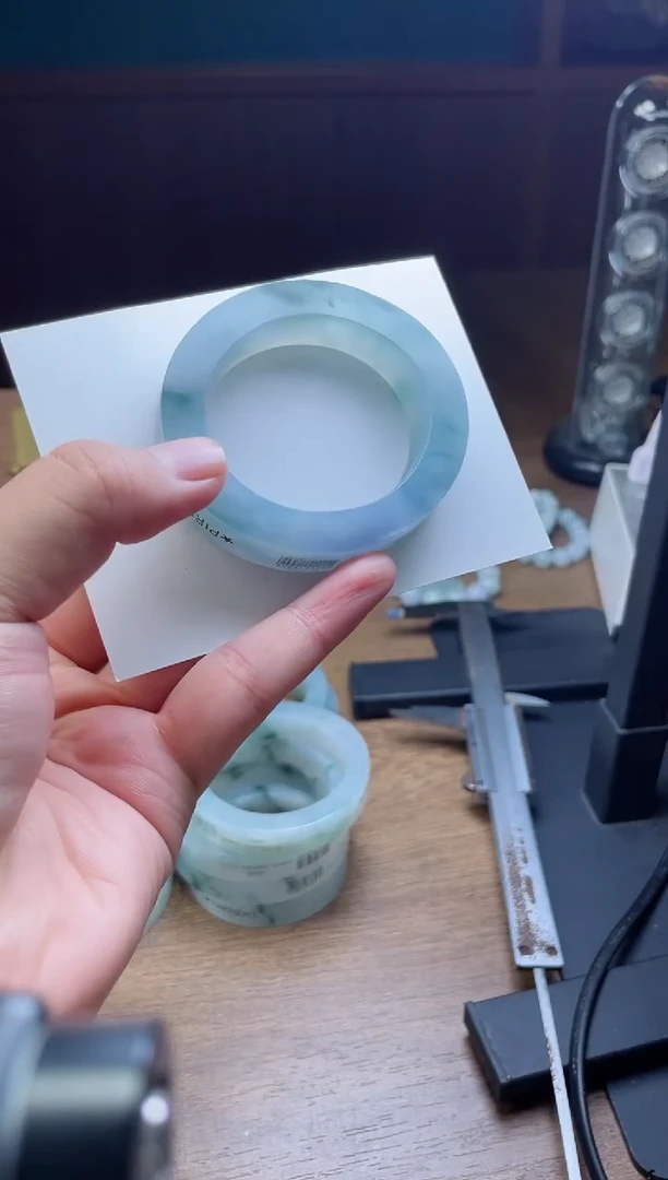 未镶嵌手镯定制翡翠香***力定制