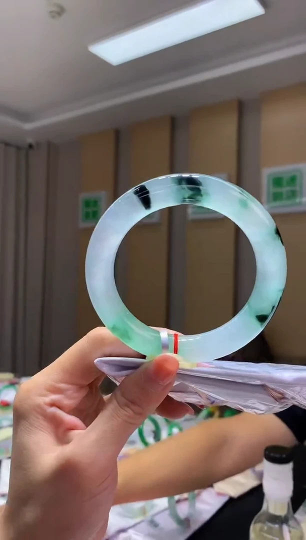 未镶嵌手镯翡翠- 圈口 全款65万 定金2万
