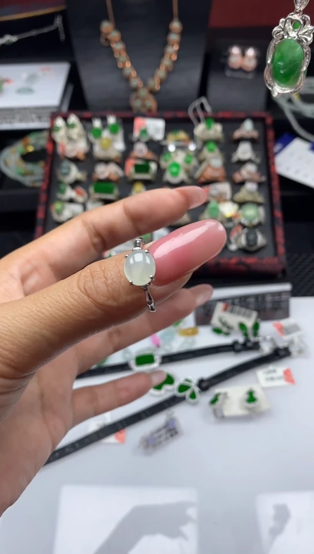 未镶嵌戒指翡翠1