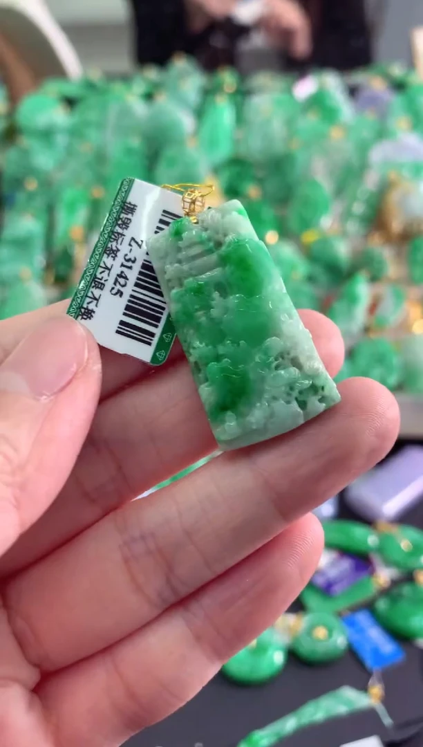 【闪购商品】翡翠吊坠(不含链)18K金镶嵌挂件