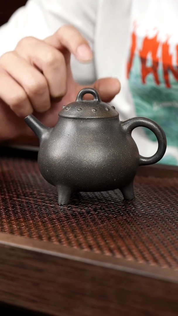 茶壶紫砂岩中泥三足鼎{老}