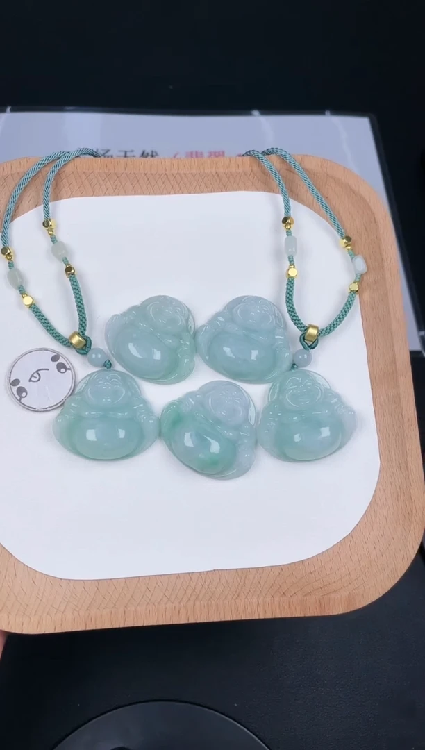 翡翠未镶嵌颈饰LC027翡翠油冰绿中佛（多样性发其一）