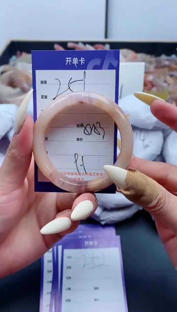 【闪购商品】石英质玉手镯未镶嵌251-