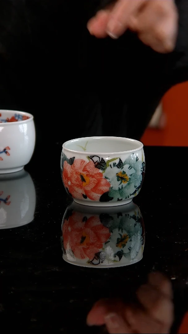 李华手绘釉中五彩牡丹缸杯