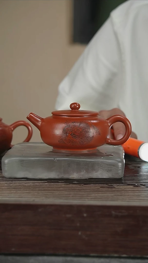 茶壶紫砂俞震 ，带证240CC215号