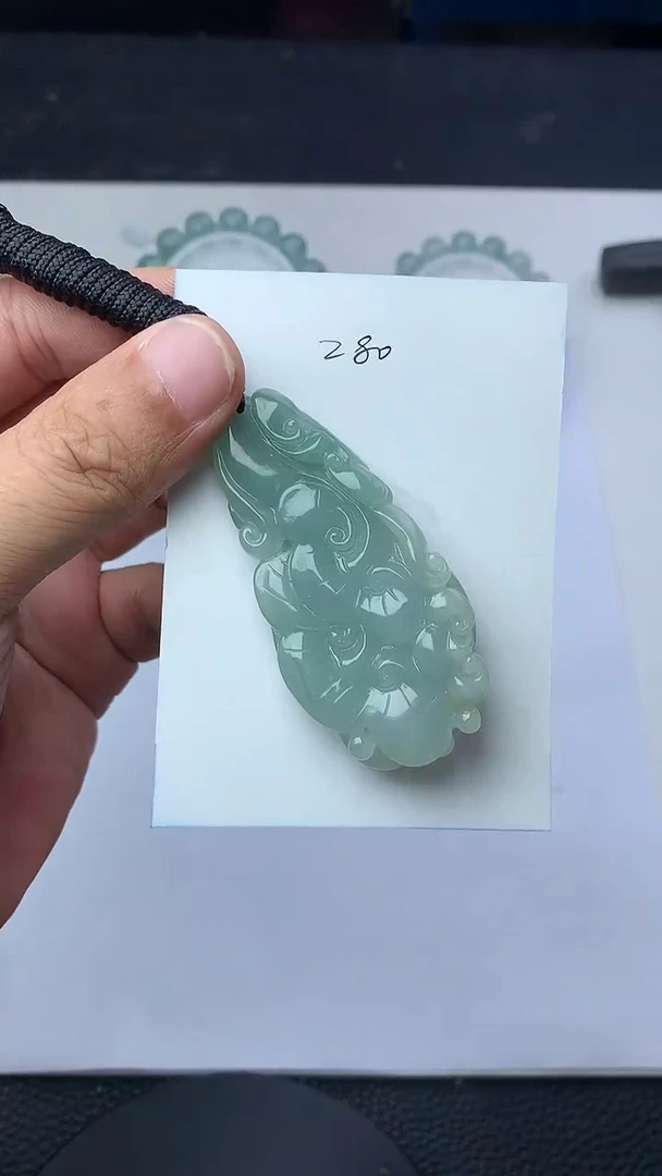 翡翠未镶嵌颈饰珠子