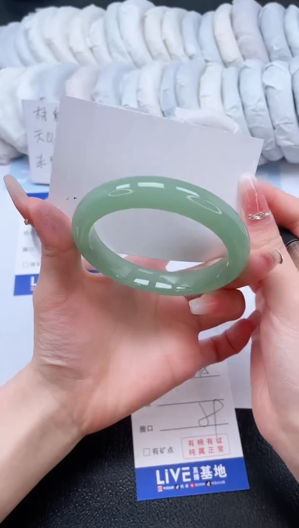 【闪购商品】石英质玉手镯未镶嵌T95-59