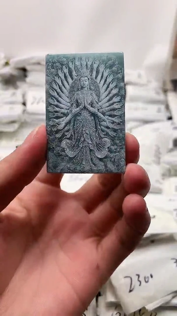 翡翠未镶嵌颈饰千手 鼠