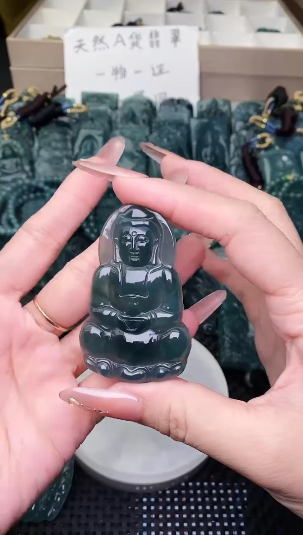 颈饰未镶嵌翡翠