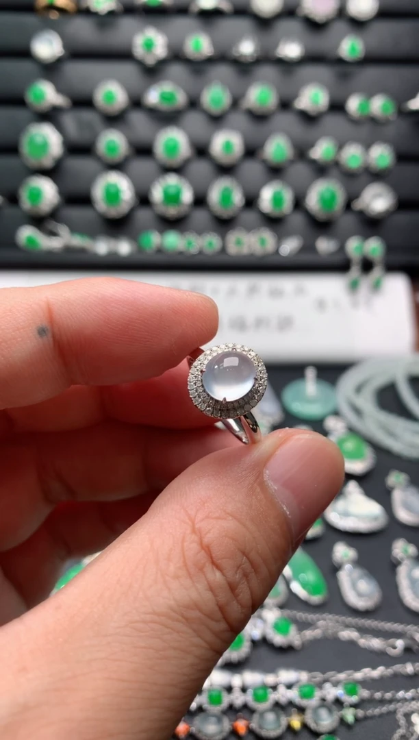 18K金镶嵌戒指翡翠18k 翡翠